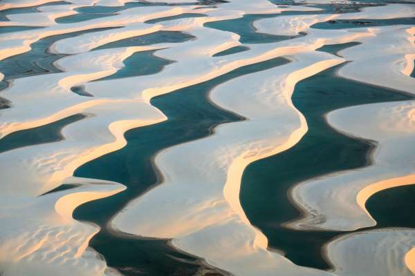 Fotografia aérea dos Lençóis Maranhenses na Rota das Emoções